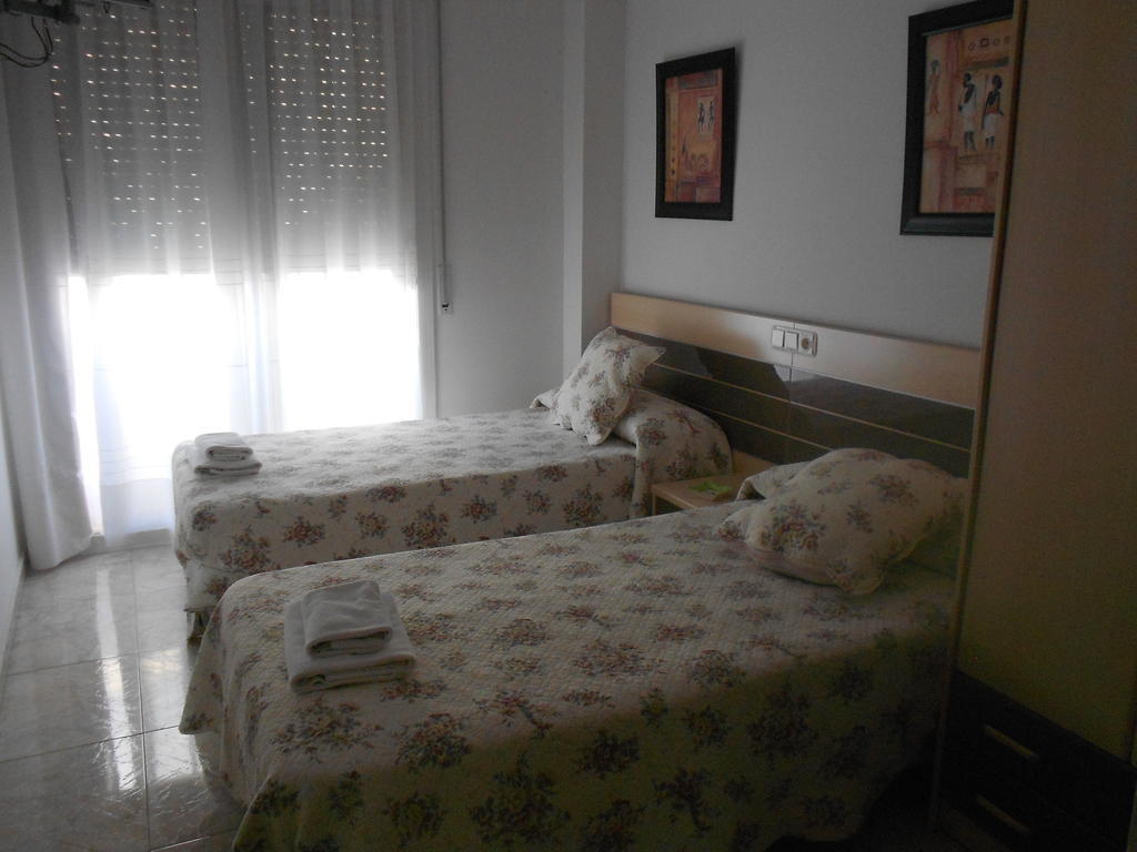 Hostal Ca La Irene Sant Vicens De Castellet Habitación foto